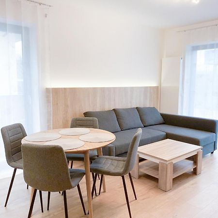 Riverfront Apartment Bešeňová Екстериор снимка